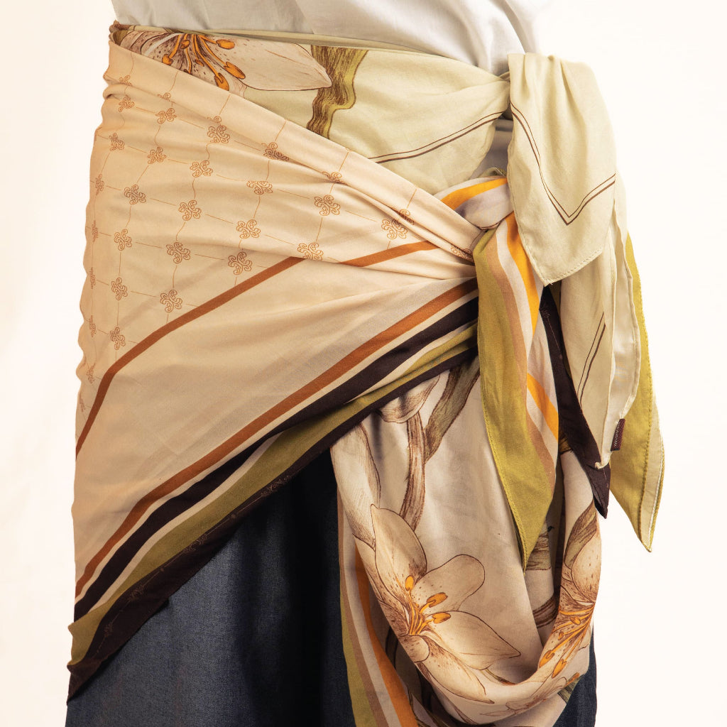 L'orangerie, Ame Nue, and Branchette worn as a hips accessory